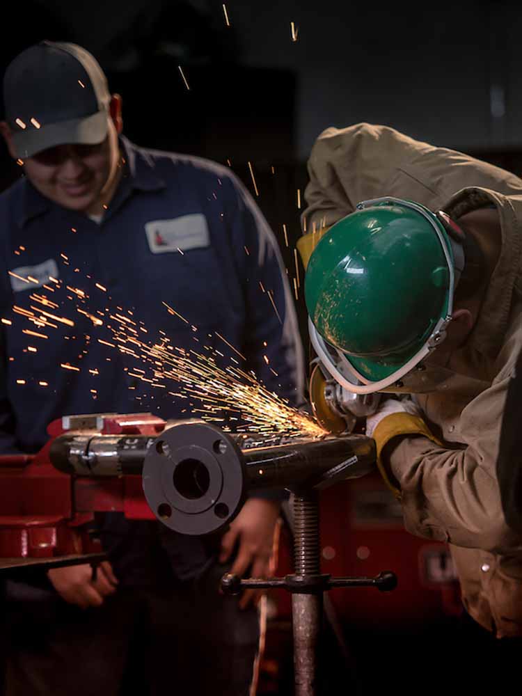 San Jac Students cutting pipes.